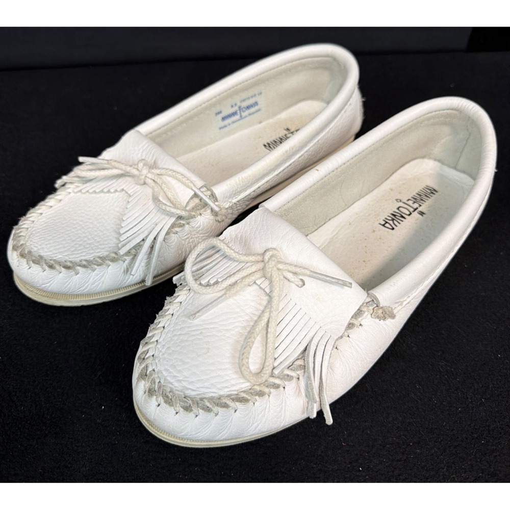 Minnetonka White Leather Women's Moccasin Size 8.5